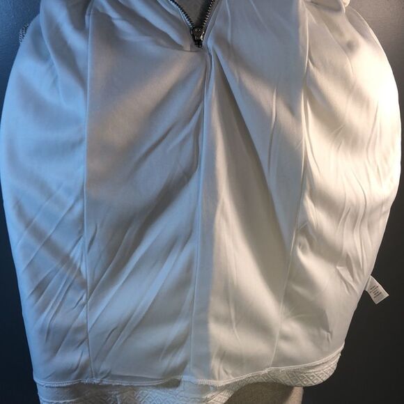 Honey and Rosie White Sleeveless Fitted Crew Neck W/Mesh Cut Out Sides 9 - Picture 13 of 13